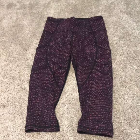 🔥$SALE$🔥 Lululemon Outrun 17" Crop Shatter Weave Dust Coral - Picture 1 of 13